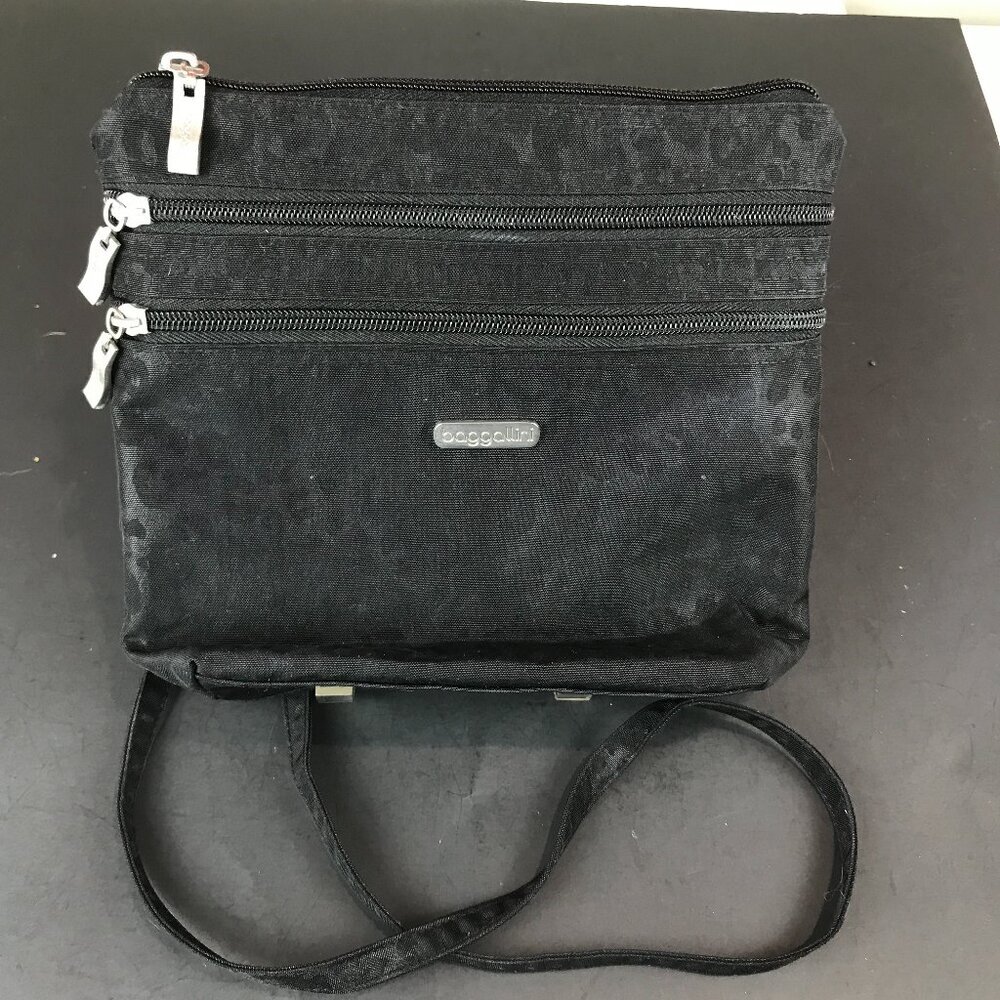 Baggallini Nylon travel Crossbody, zipper closures